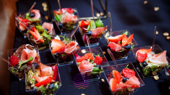 Приготовление коктейлей на празднике